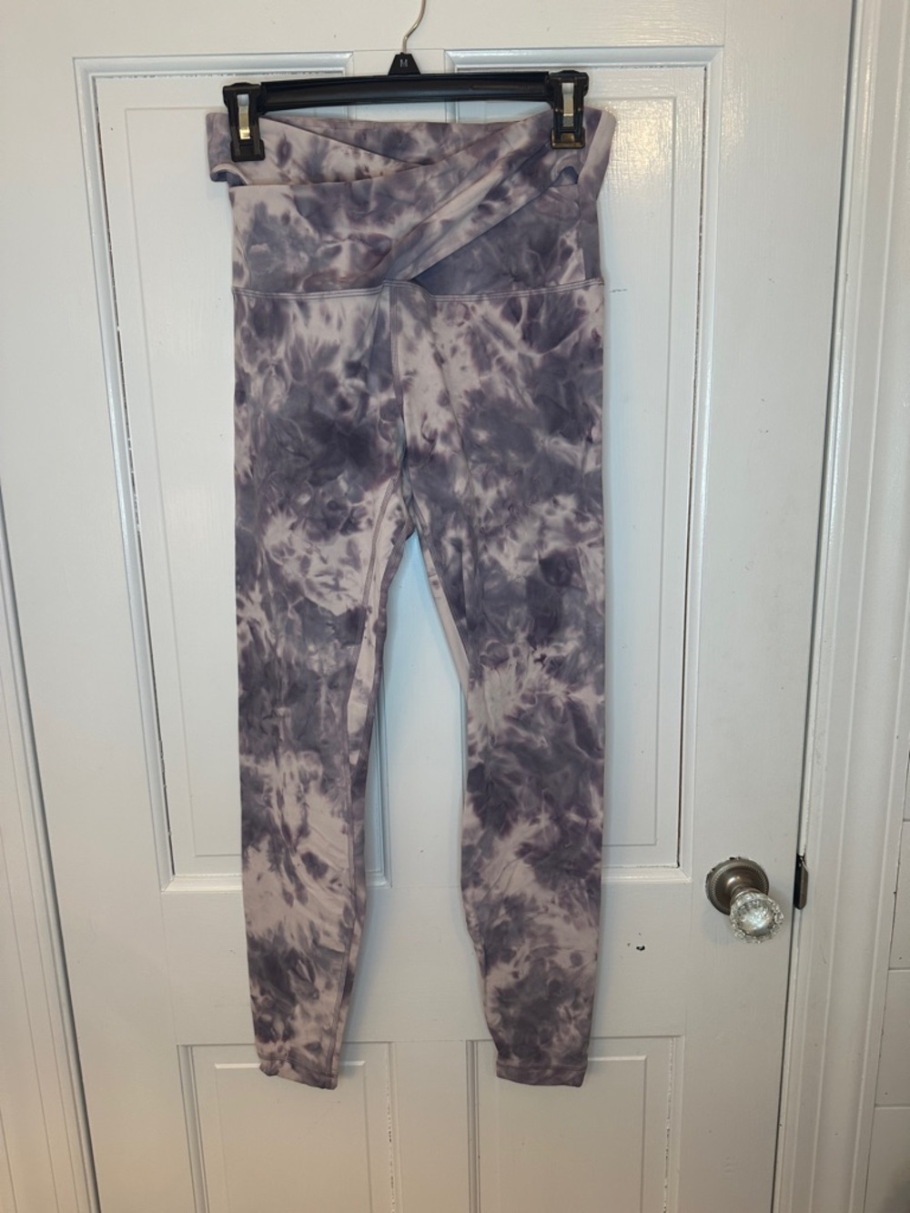 Lululemon Purple Tie Dye Leggings size 8 EUC